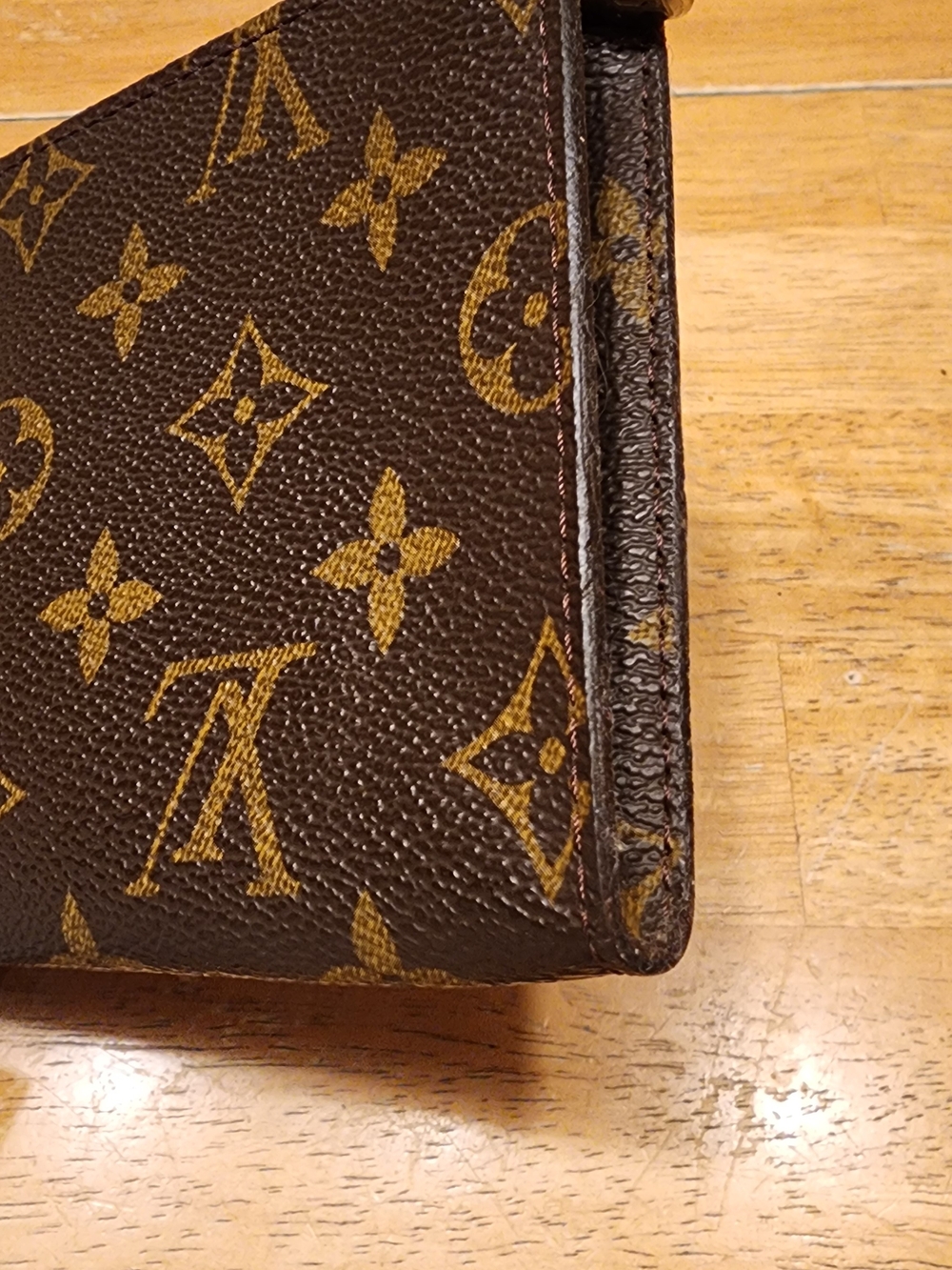 Louis Vuitton Monogram Toiletry Pouch 15 made of canvas. - Picture 2 of 16